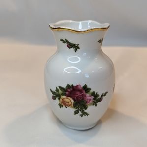 Old Country Roses Royal Albert mini vase